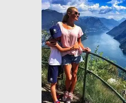 Мария Игнатова пие вода от водопад