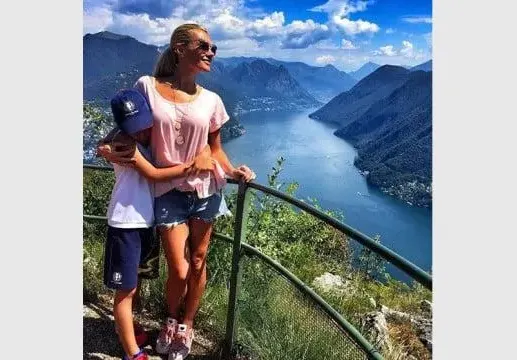 Мария Игнатова пие вода от водопад