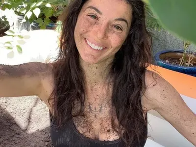 Мегз се закопа приживе (Шантаво фото)