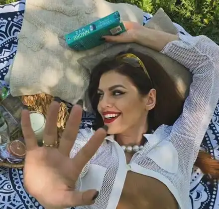 Михаела Филева разпуска с Дан Браун