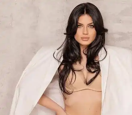 Мис България ненаситна: Един никога не стига