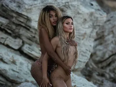 Мулатка е най-добрата приятелка на обвинената в расизъм ергенка Теа (Вижте еротичните им СНИМКИ)