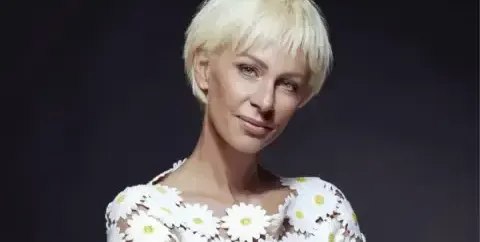 Нана Гладуиш чукна 50 години, моли се за здраве от Маями