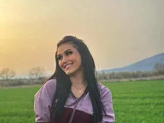 Нарязаната Дебора мечтае да е полицайка! Разкри какво изобразяват татусите й (Снимки)