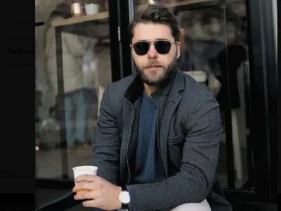 Нямал пари?! Ергенът Алекс с луксозен часовник за 7000 лева!