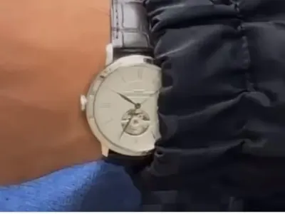 Нямал пари?! Ергенът Алекс с луксозен часовник за 7000 лева!