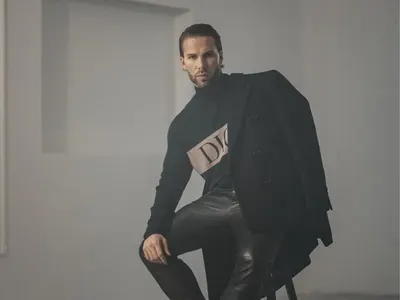 Pitt Andreychev със зашеметяваща фотосесия за Glamour Bulgaria (Снимки)