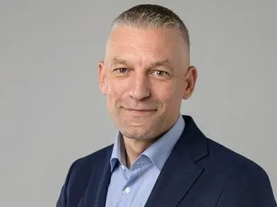 Политици ГАЗЯТ закона: Карат пияни, бият и убиват хора СНИМКИ