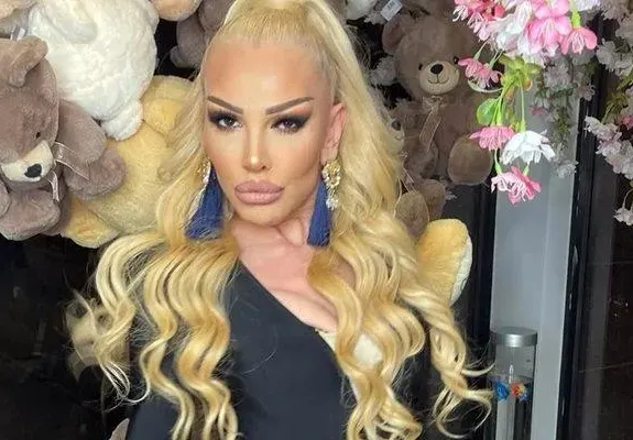 Познахте ли певицата от снимката?