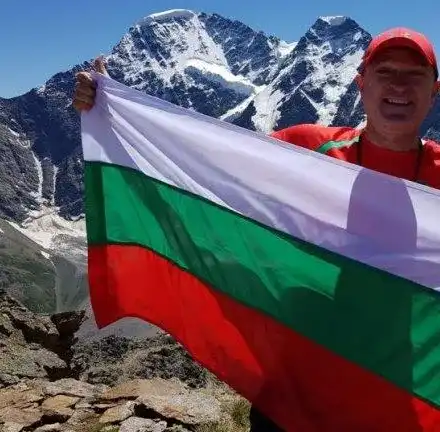 Премиерът Главчев крие семейна драма белязала живота му