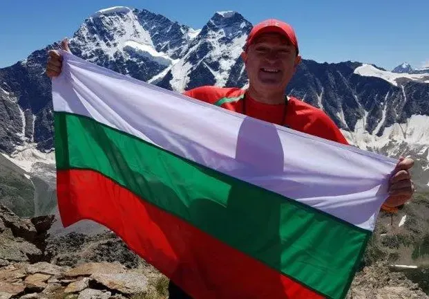 Премиерът Главчев крие семейна драма белязала живота му