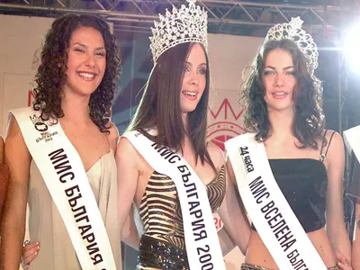 Проклятието да си миска: С короната Антония Петрова цял живот ще носи прякора Тоца Крокодила, най-обиждана е Тамара с „големия нос“… СНИМКИ