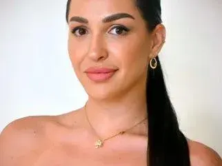 ПУСНА ГО НА ТЪРГ: Участничка от "Ергенът" разкрива тайните на шоуто с тефтер (Снимки)