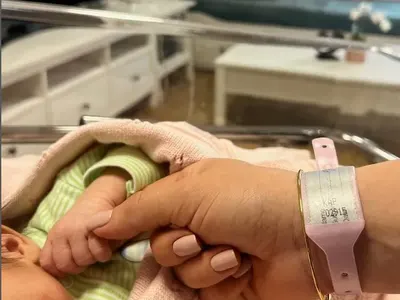 Първо бебе в „Игрите": Елия и Валентин гушнаха малката Тея (Снимки)