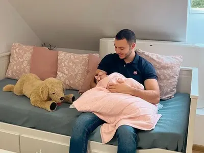 Първо бебе в „Игрите": Елия и Валентин гушнаха малката Тея (Снимки)