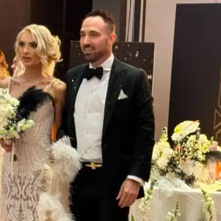 РАЙ! Ето къде е сватбеното пътешествие на Анита и Ник Стемпер (СНИМКИ)