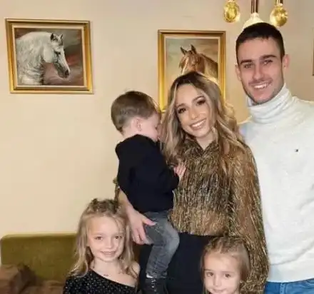 Ражда се Иво Карамански № 3 (Многодетната майка Антоанет Пепе очаква четвъртата си рожба)