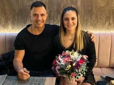 РАЗКРИХМЕ Я! Ето в кого е влюбена Ивет Горанова! (СНИМКИ)