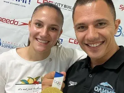 РАЗКРИХМЕ Я! Ето в кого е влюбена Ивет Горанова! (СНИМКИ)