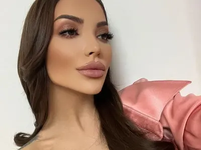 Ревнив мъж хакна телефона на Мис Силикон Жасмина Стоичкова