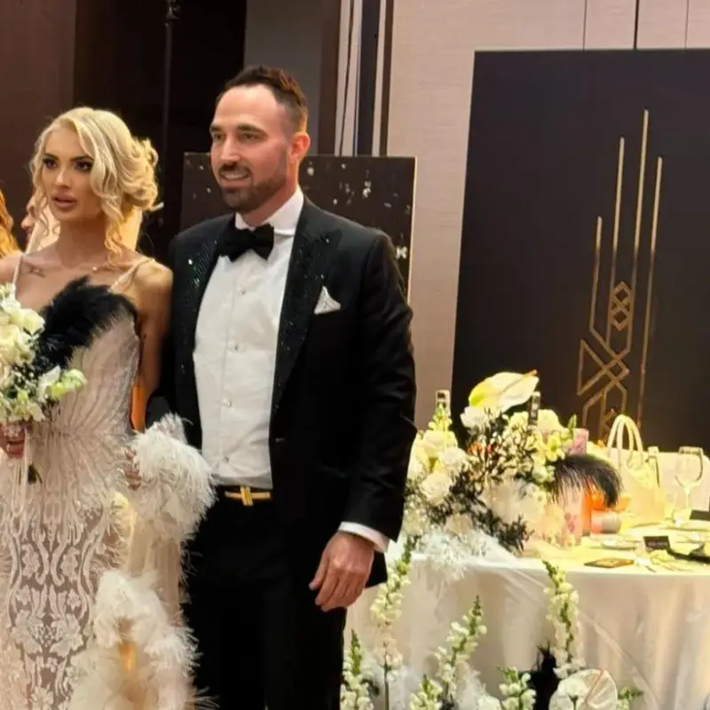 РЕЗИЛ! Анита цъфна по прозрачно бельо на сватбата си! Майка й облечена в бяло