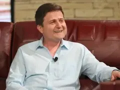 С 81-ва китара Слави дарява Цецо Недялков