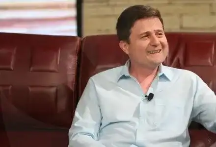 С 81-ва китара Слави дарява Цецо Недялков