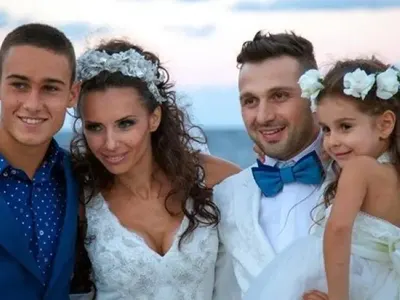 Синът на Карамански чака бебе от разведена с 3 деца (СНИМКИ)