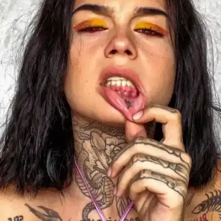 Скандална сървайвърка си смени устните