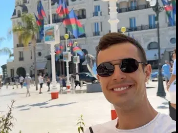 СКЪПОТИЯ: Филип Буков се стиска в Ница, забрани на гаджето си да харчи