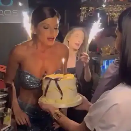 Славена Вътова чукна 35 г. гола и сама