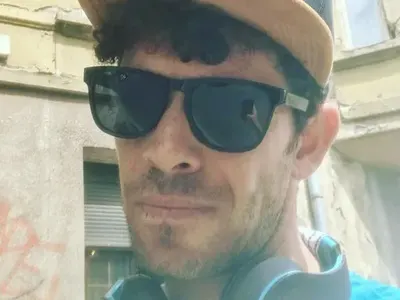 След като му взеха книжката: Явор Бахаров яхна колело за 6 бона (Папарашко фото)