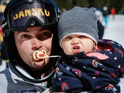 След края на ски сезона: Алберт Попов се отдава изцяло на щерката (Снимки)
