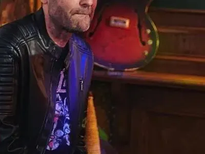 След условната присъда: Нойзи пак тръгна по баровете… САМ (ФОТО)