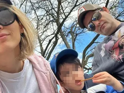 СТРАХ тресе звездните майки заради епидемията от коклюш (Снимки)