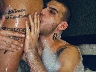 Теди Хитлера е в историята! Вижте кой хапе задните части на силиконката Анна-Мария във ваната (Снимки за възрастни)