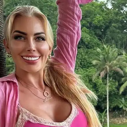 Тоца си сложи конски зъби