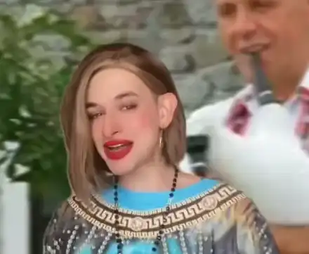 Тъкмо мислиш, че си видял всичко: Появи се първият мъж народна певица у нас ВИДЕО