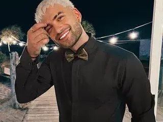 Удря дъното с евтин пиар: Ивка Бейбе се предлага за тройка с Лидия и гаджето й