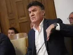 Властта обича скъпите играчки (СНИМКИ)