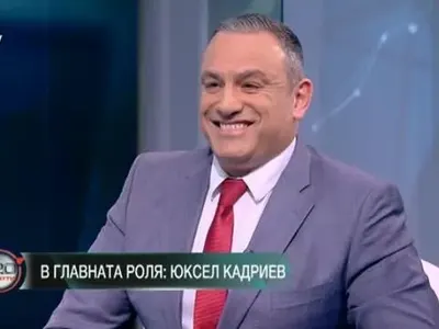 Влюбен до уши Юксел Кадриев пише стихове