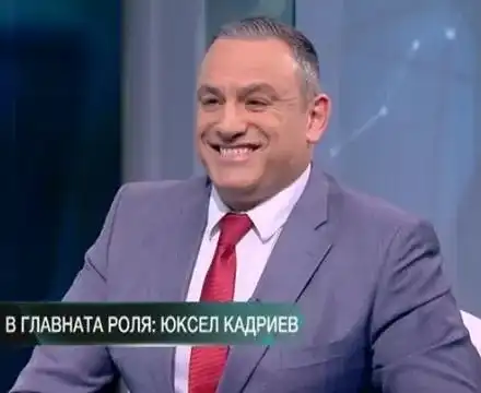 Влюбен до уши Юксел Кадриев пише стихове