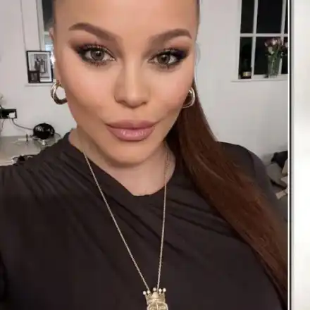 Внучката на Деси Слава ще играе с малкия й син