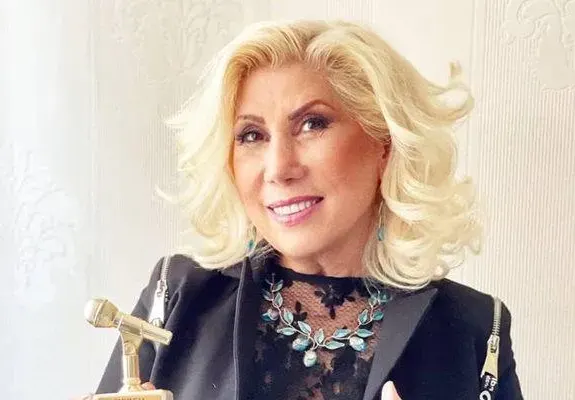 Силвия Кацарова си сменя лицето за 70-ия юбилей