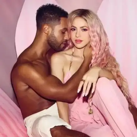 Затвори страницата на миналото: Шакира заби младок