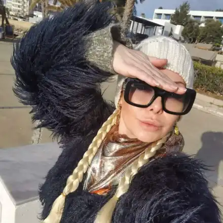 Албена Вулева се докара хем блондинка, хем брюнетка