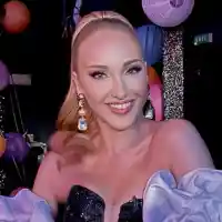 Алекс Раева танцува канкан в кухнята