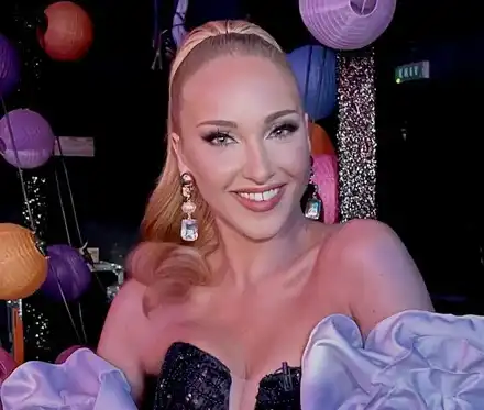 Алекс Раева танцува канкан в кухнята