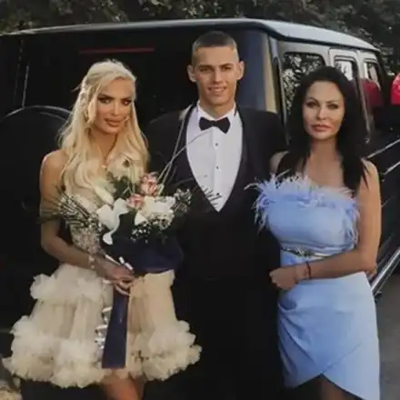 Анита на Рачков пак абитуриентка