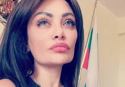 Българската Анджелина Джоли стигна до Еверест!